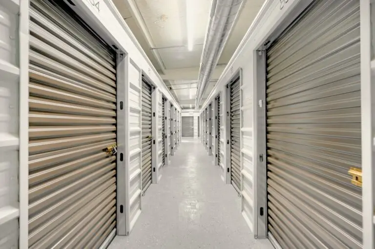 Indoor climate-controlled storage hallway
