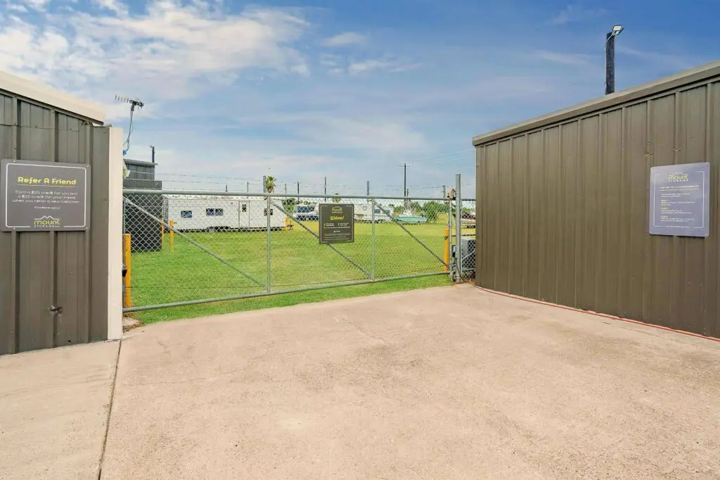 Mount Storage Aransas Pass self storage facility, photo 2 of 4