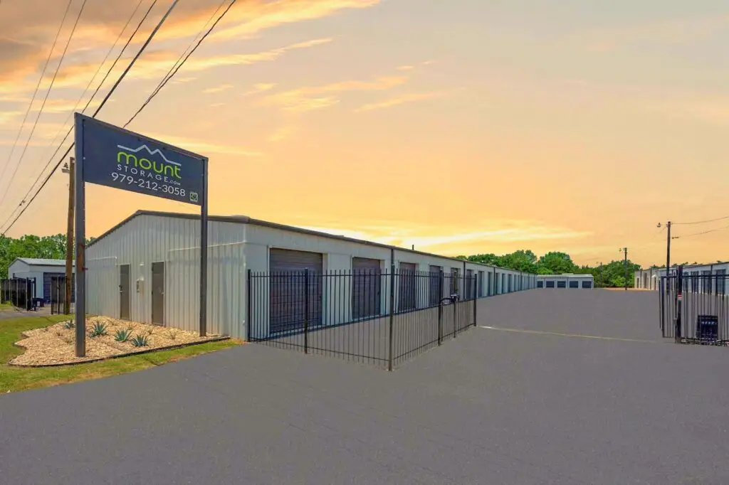 Mount Storage Giddings drive-up storage buildings