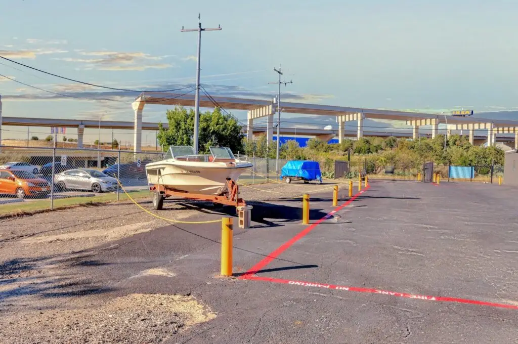 RV and boat parking at Mount Storage Live Oak