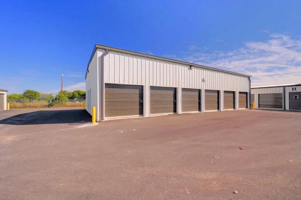 Storage building with drive-up units at Mount Storage Seguin